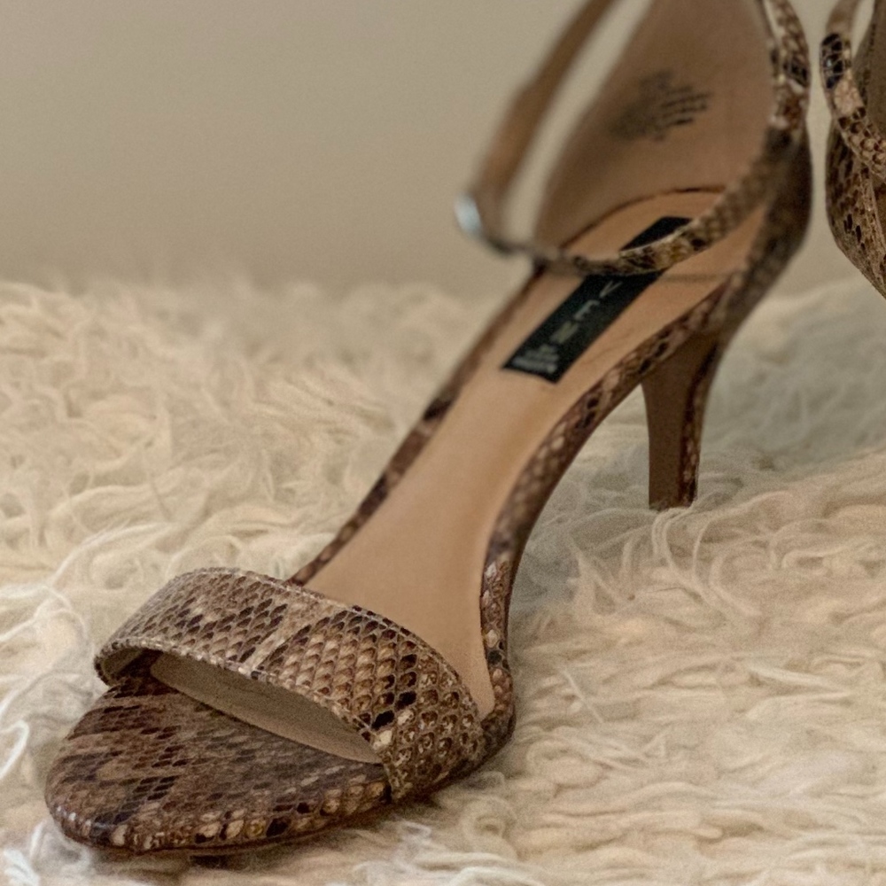 Steve Madden Vienna Sandals Snake Skin Size 8.5